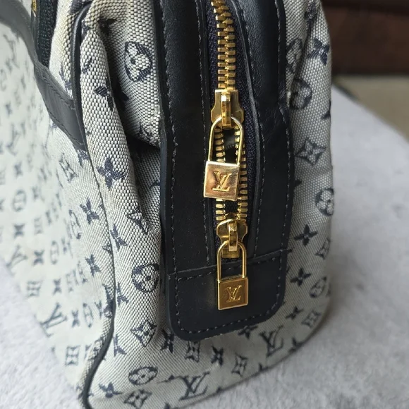 Louis Vuitton Canvas Mongram Hand Bag - Picture 4 of 14